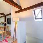 Nest 1 King Bed Near Hb 아파트