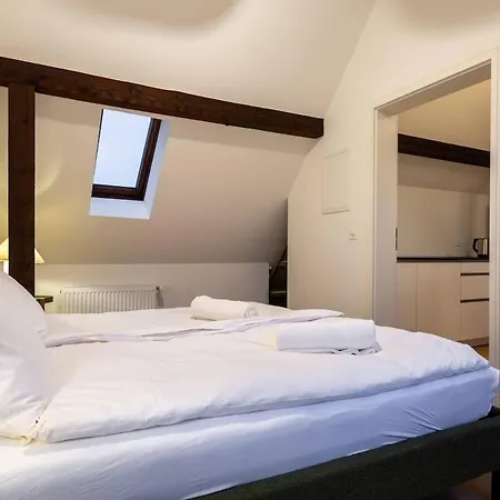 Nest 1 King Bed Near Hb *